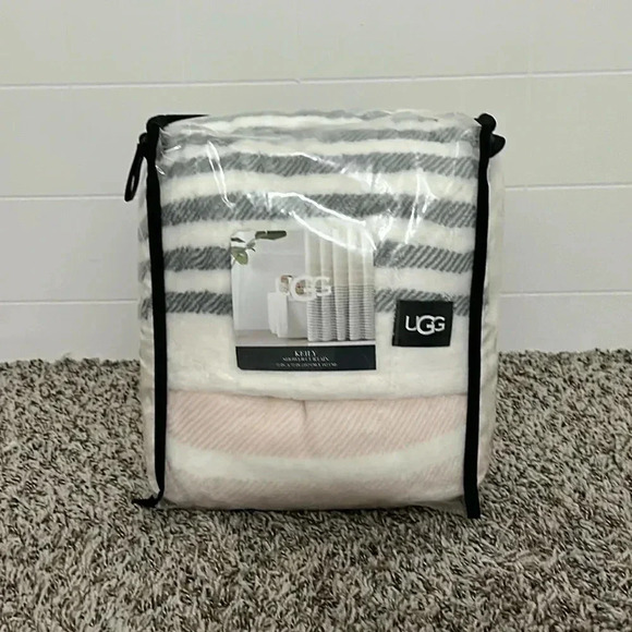 Ugg Keily Shower Curtain- Rare to find - Picture 2 of 8